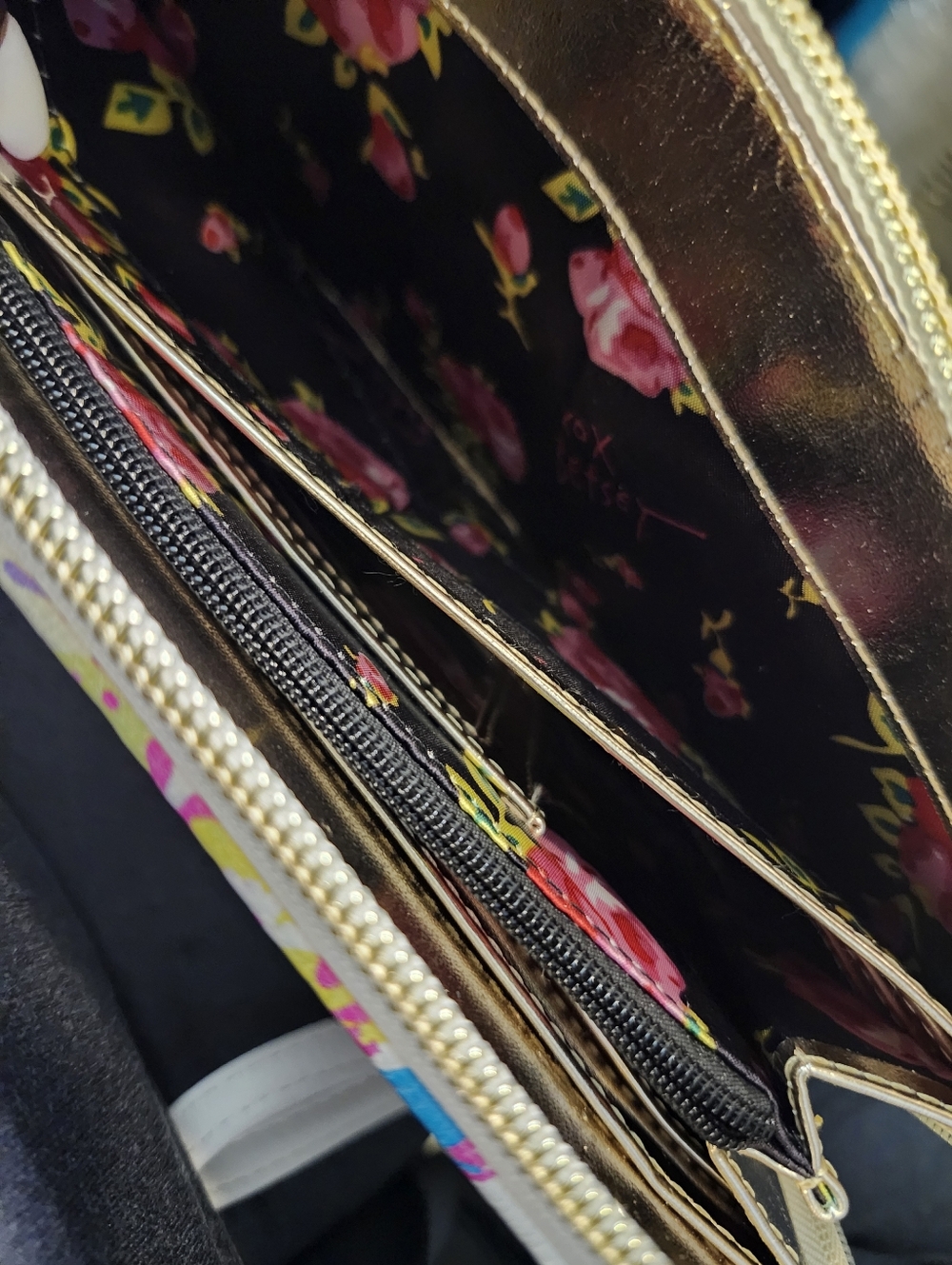 Betsey Johnson Ivory Floral Bow Clutch/Wristlet - Picture 6 of 8